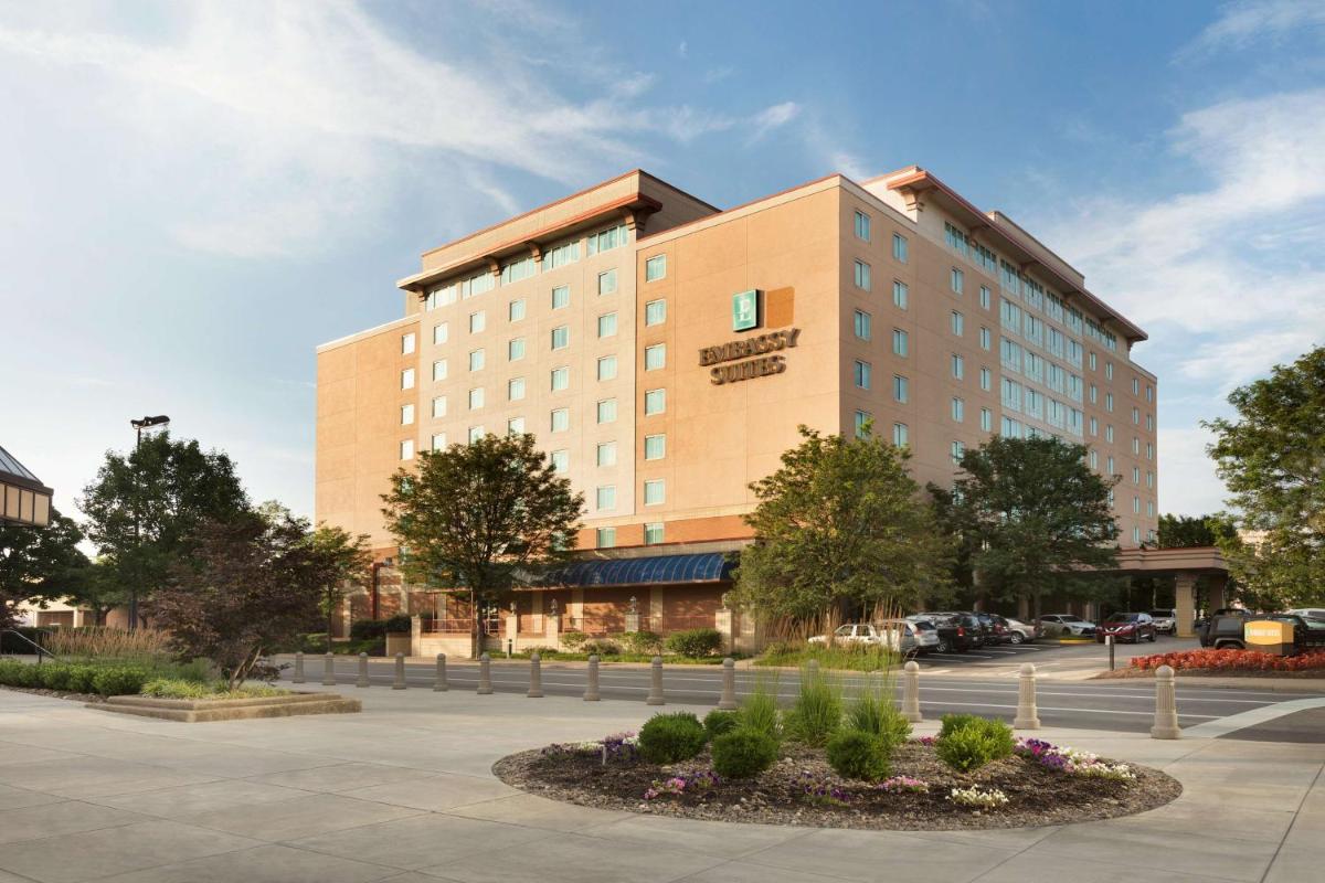 Embassy Suites Charleston - Housity