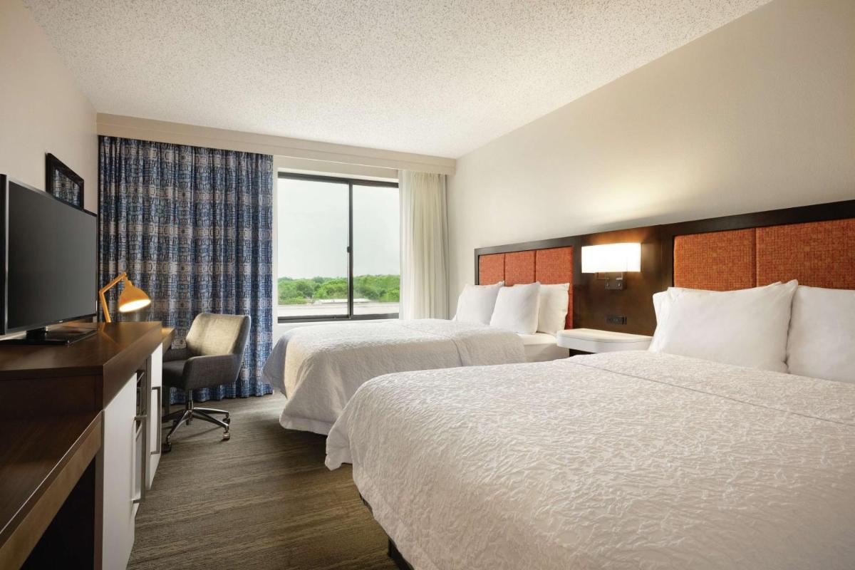 Hampton Inn & Suites Dallas-Mesquite - Housity