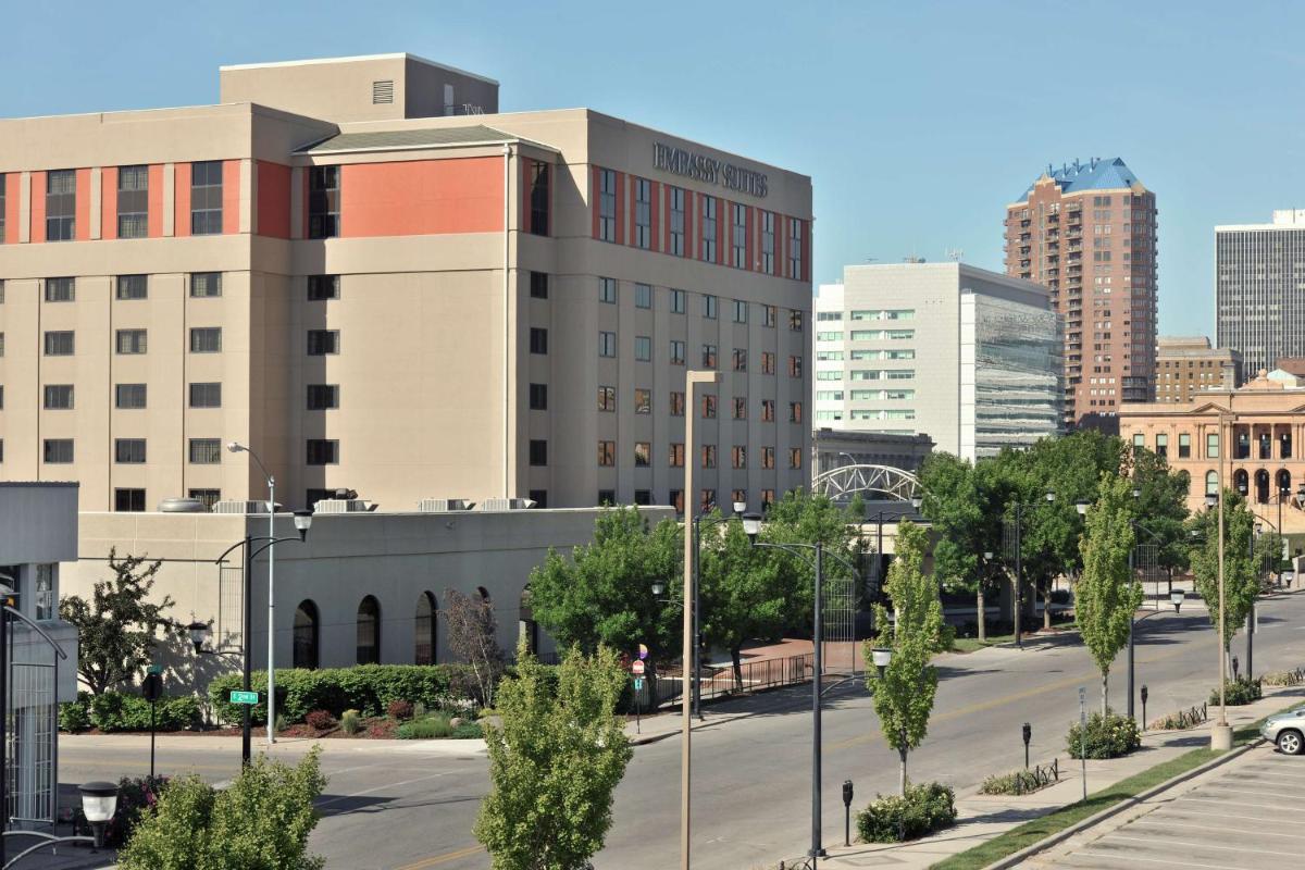 Embassy Suites Des Moines Downtown - Housity