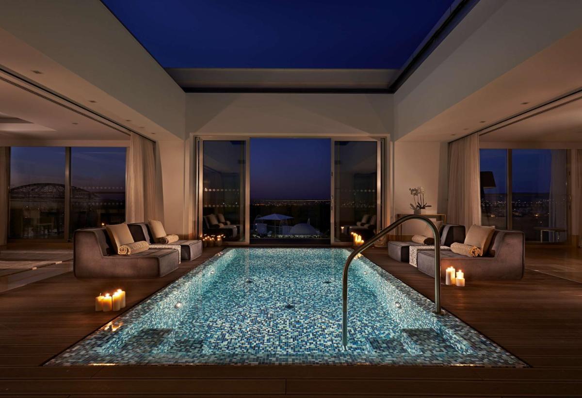 A piscina em ou perto de Conrad Algarve
