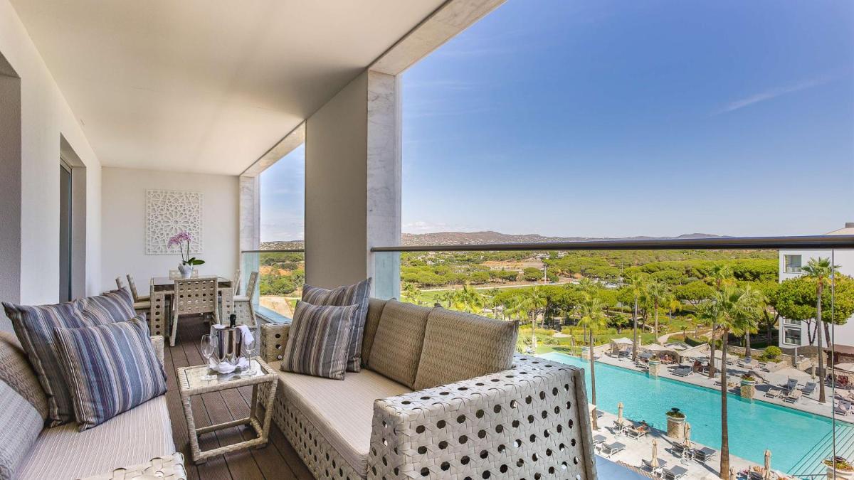 A piscina em ou perto de Conrad Algarve