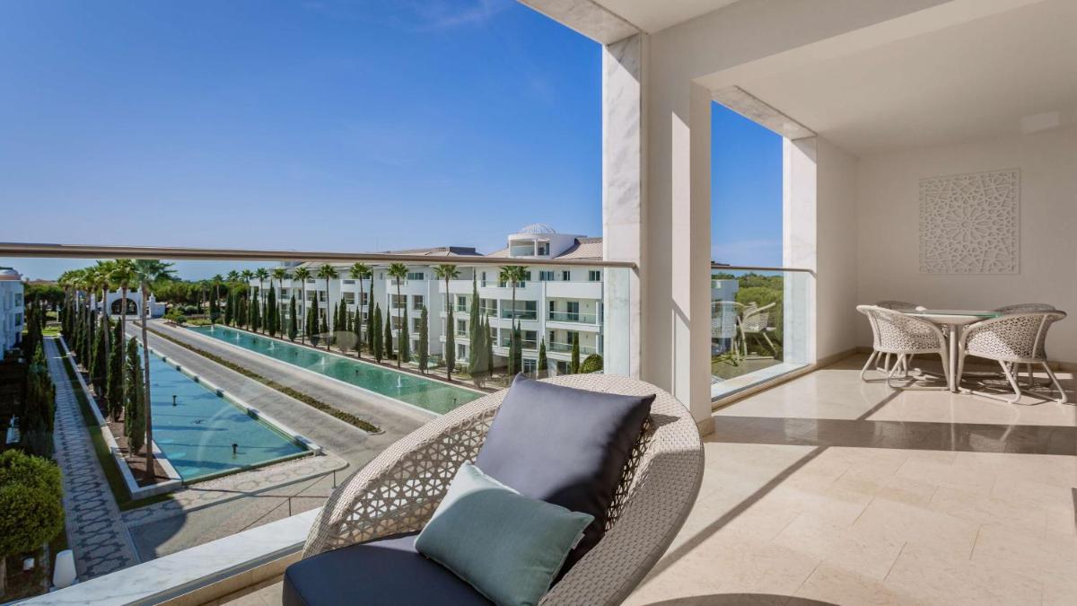 A piscina em ou perto de Conrad Algarve