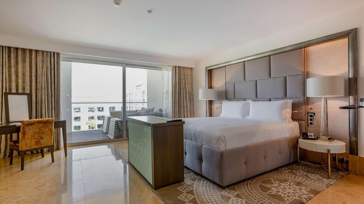Uma cama ou camas num quarto em Conrad Algarve