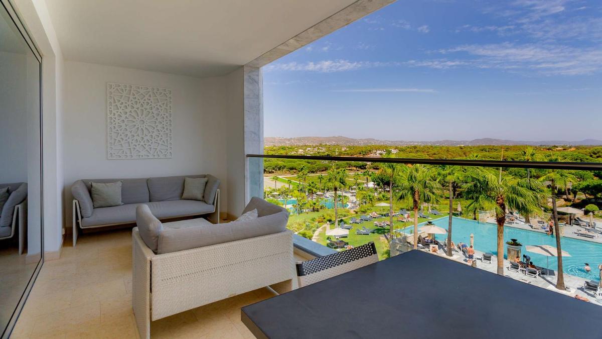 A piscina em ou perto de Conrad Algarve