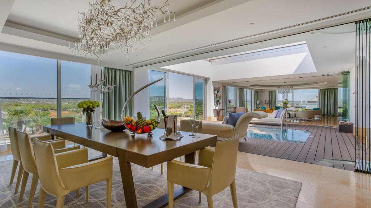 A piscina em ou perto de Conrad Algarve