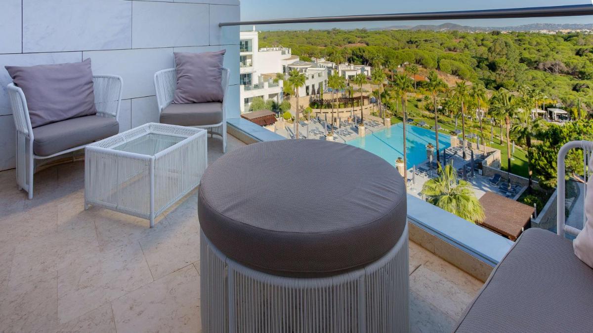 A piscina em ou perto de Conrad Algarve