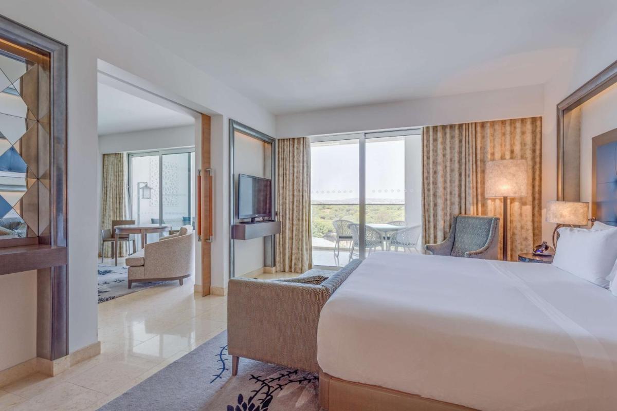 Uma cama ou camas num quarto em Conrad Algarve