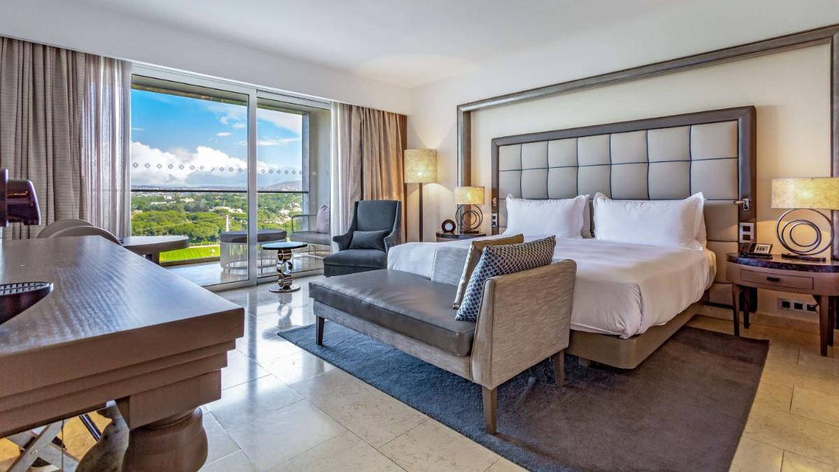 Uma cama ou camas num quarto em Conrad Algarve