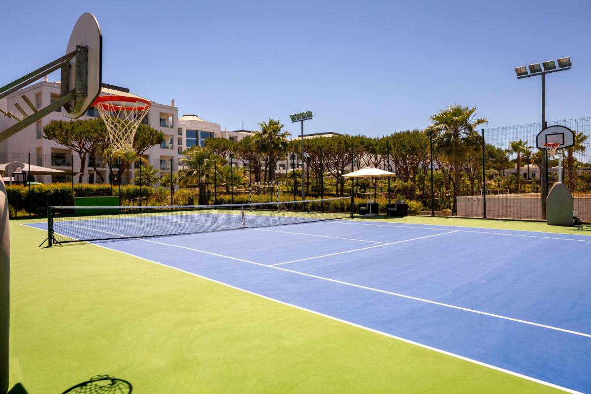 Comodidades para jogar ténis e squash em Conrad Algarve ou nas proximidades
