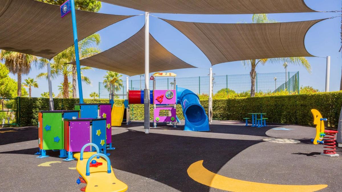 A área de jogos para crianças em Conrad Algarve