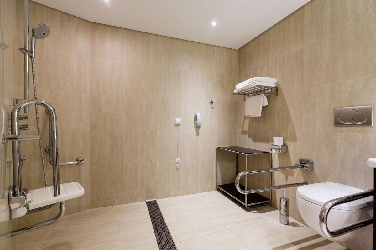Uma casa de banho em Hilton Vilamoura