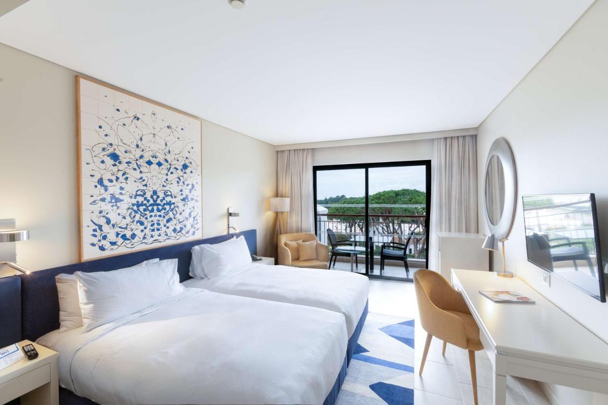 Uma área de estar em Hilton Vilamoura