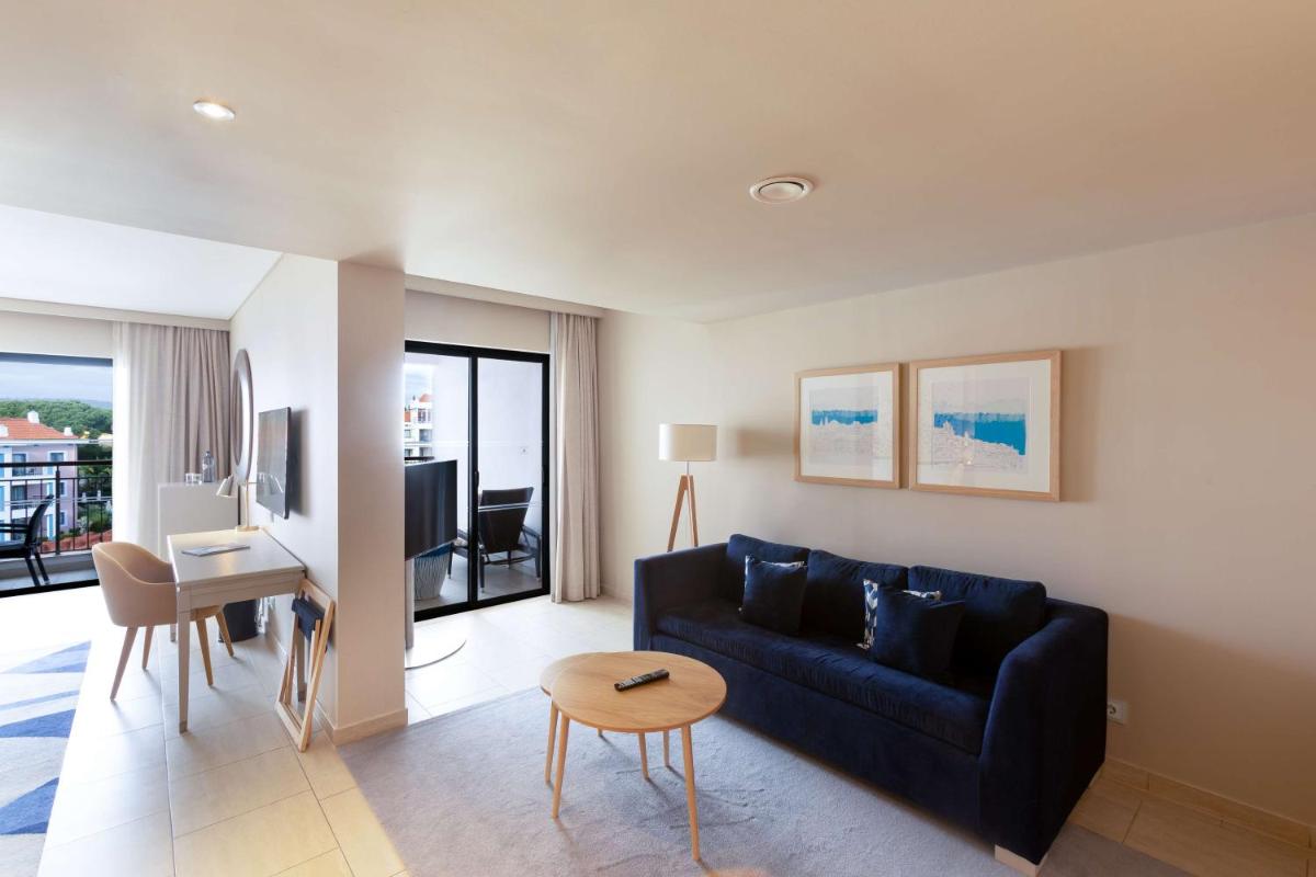 Uma área de estar em Hilton Vilamoura