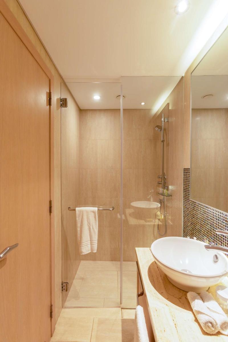 Uma casa de banho em Hilton Vilamoura