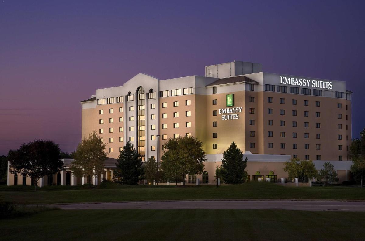 Embassy Suites by Hilton Kansas City International Airport - Housity