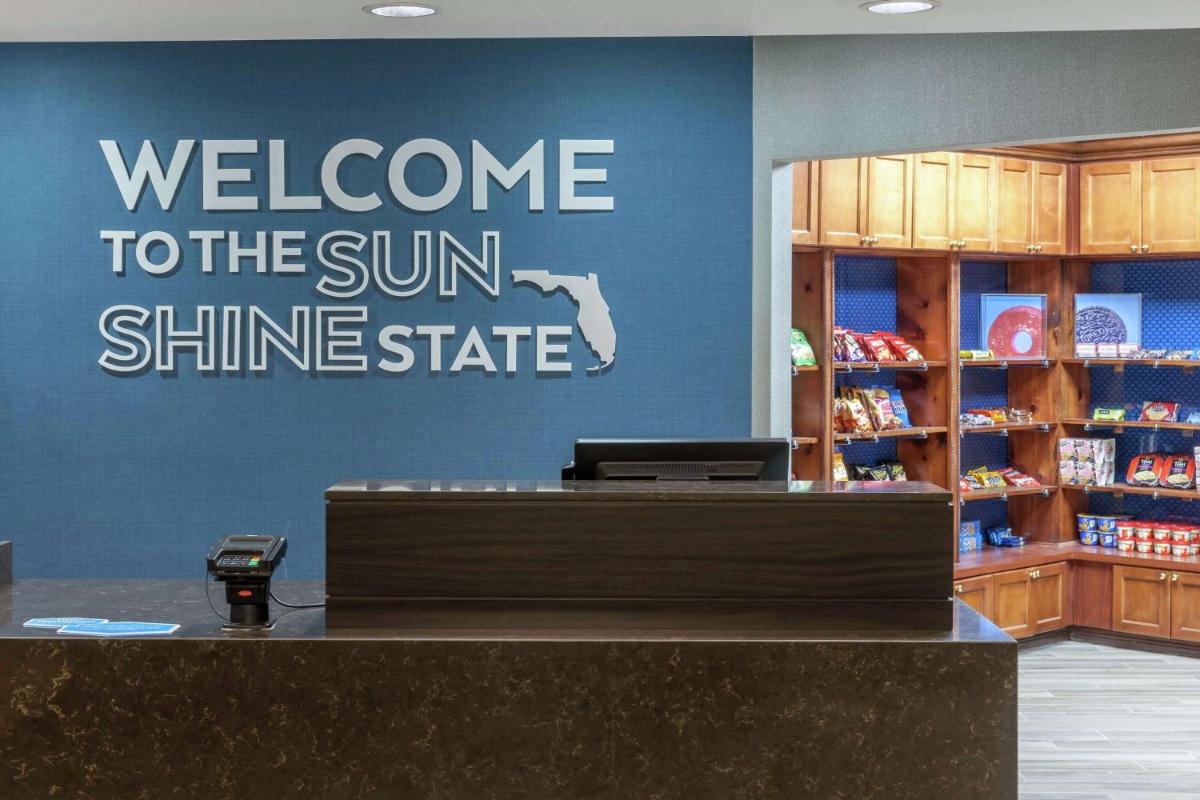 Hampton Inn & Suites Miami-Doral Dolphin Mall - Housity