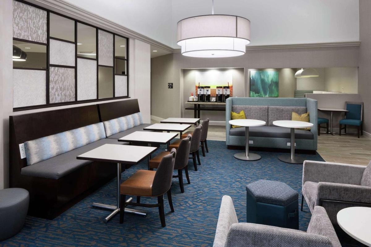 Hampton Inn & Suites Miami-Doral Dolphin Mall - Housity