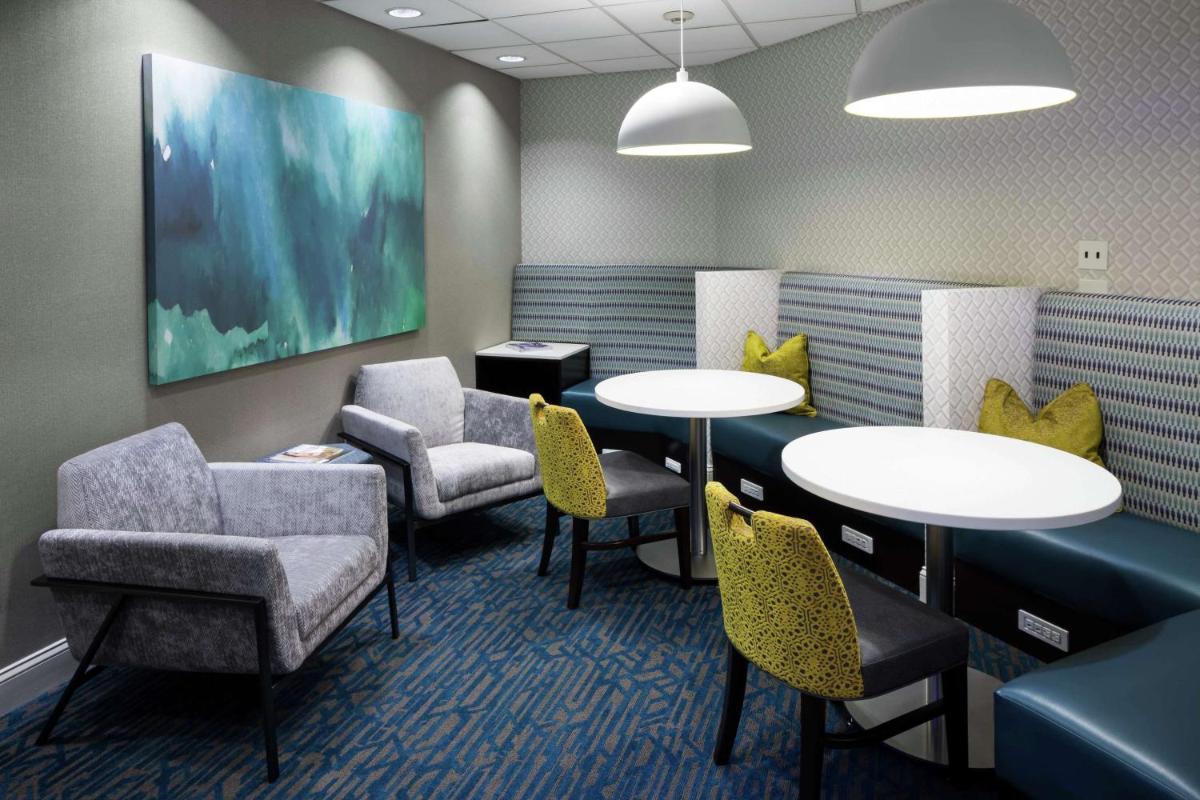Hampton Inn & Suites Miami-Doral Dolphin Mall - Housity