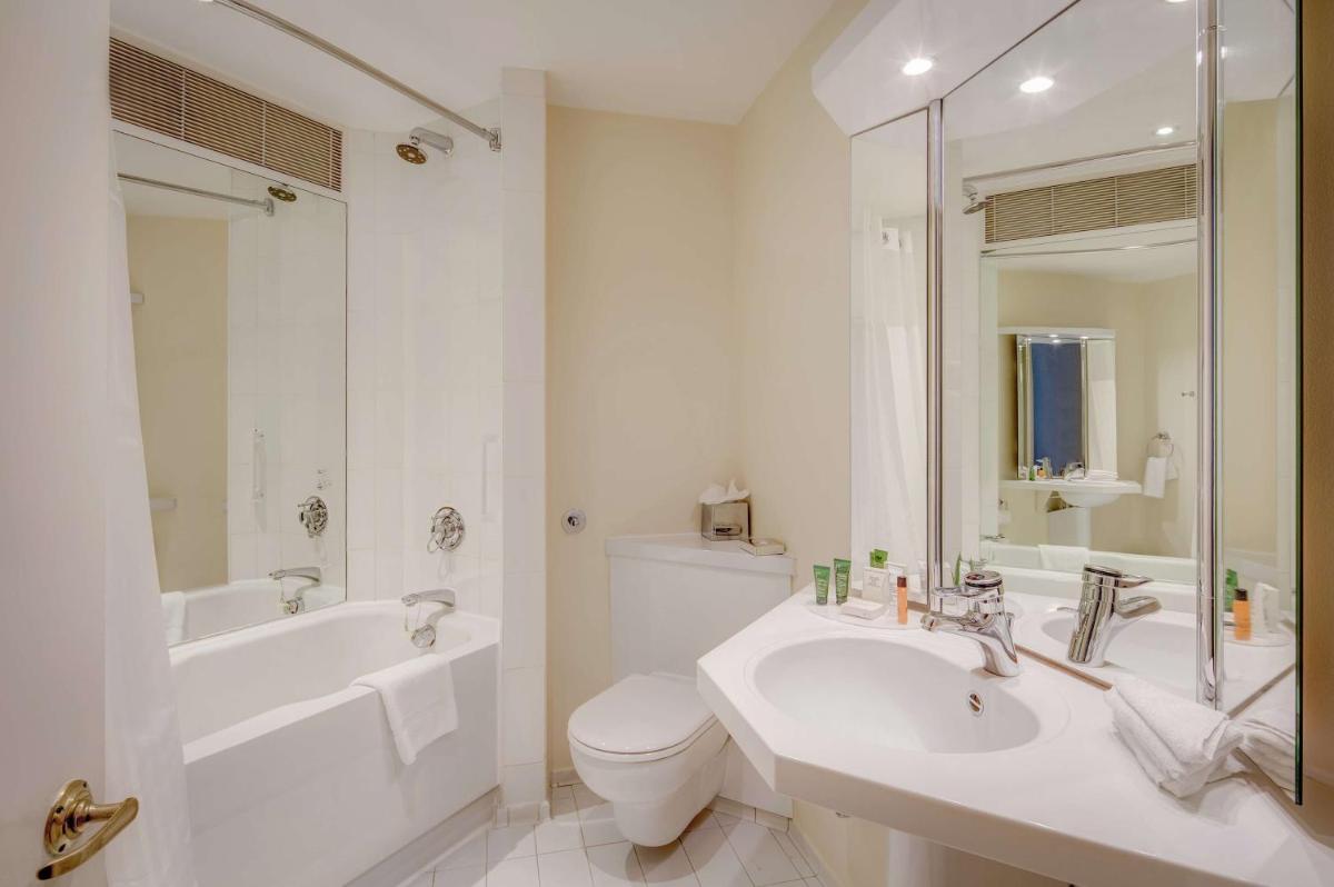 Hilton Northampton Hotel - Housity