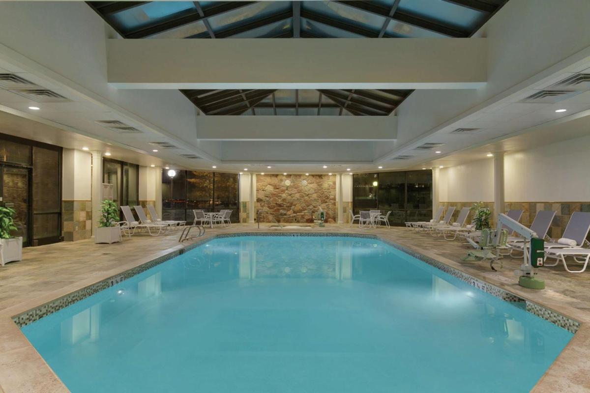 Hilton Woodcliff Lake - Housity