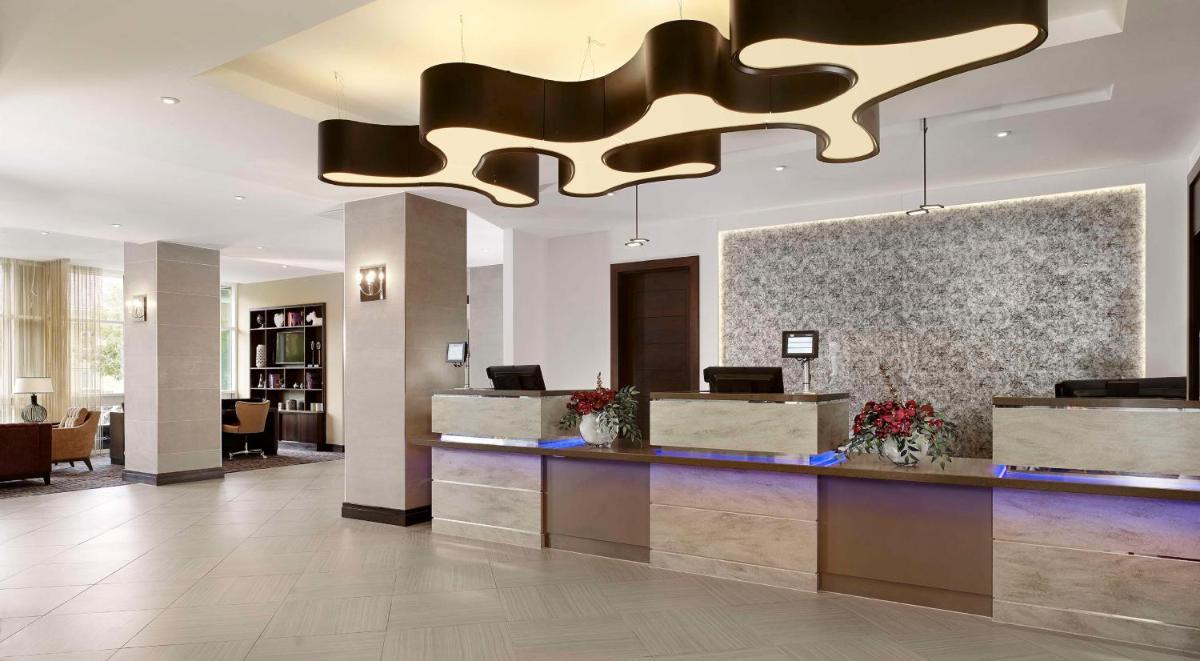 DoubleTree by Hilton Woking - Housity