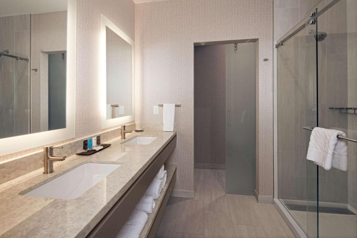 Suitetrails - H Hotel Los Angeles, Curio Collection By Hilton