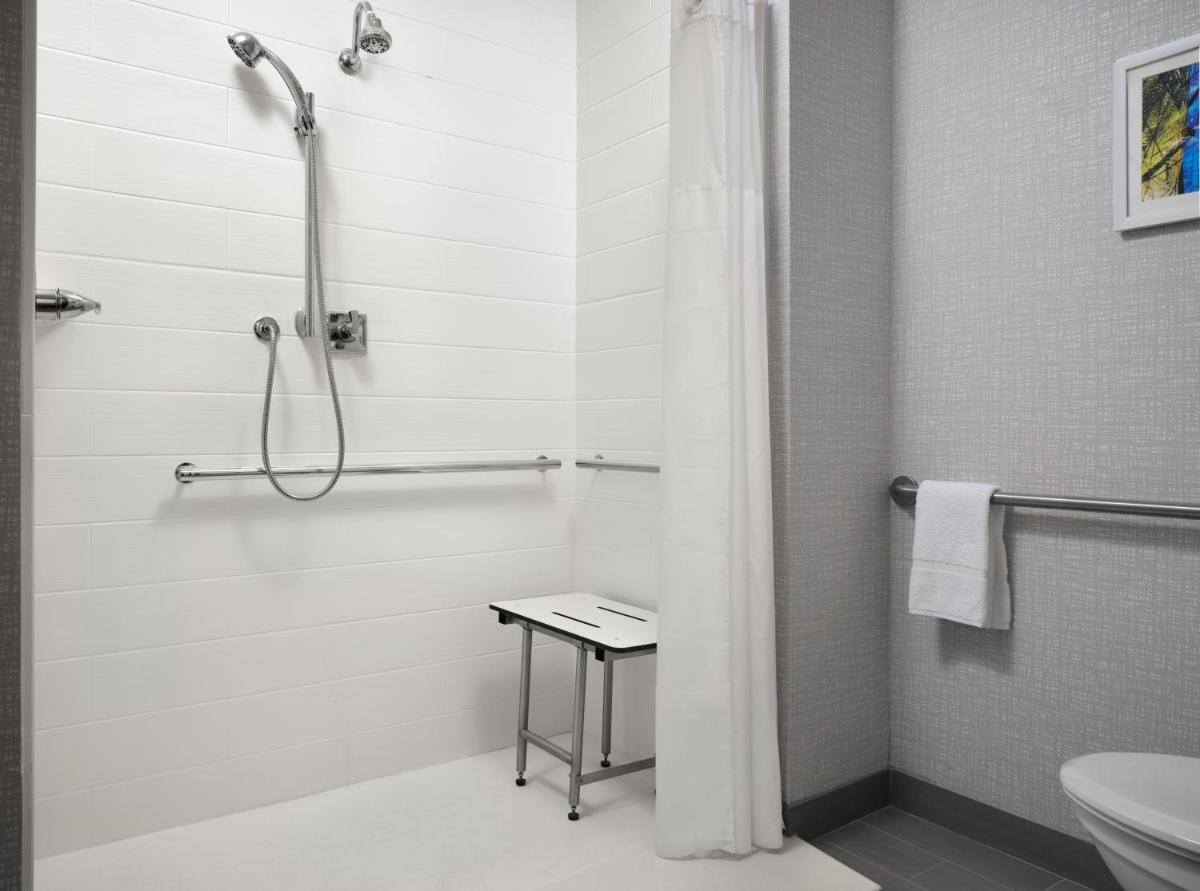 Hampton Inn Pinellas Park St Petersburg, Fl - Housity