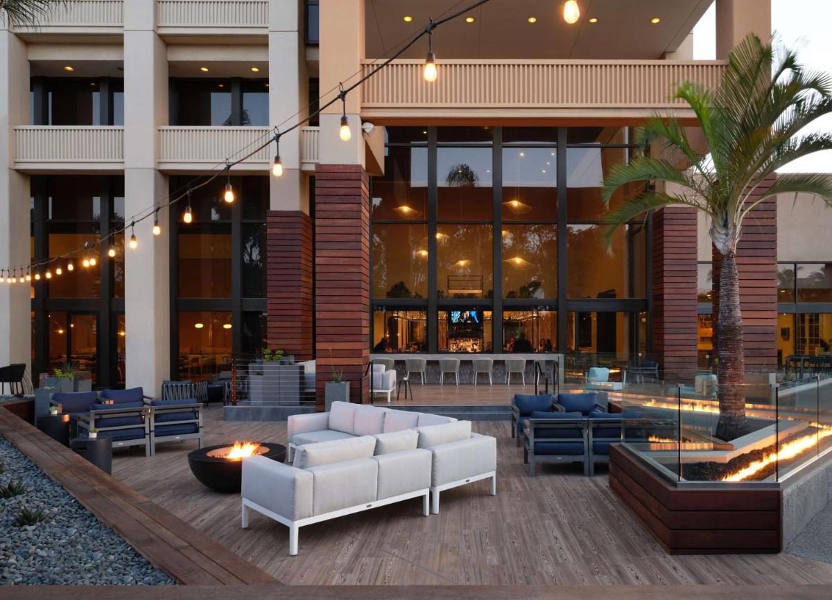 Hotel Fera Anaheim, a DoubleTree by Hilton Hotel - Housity
