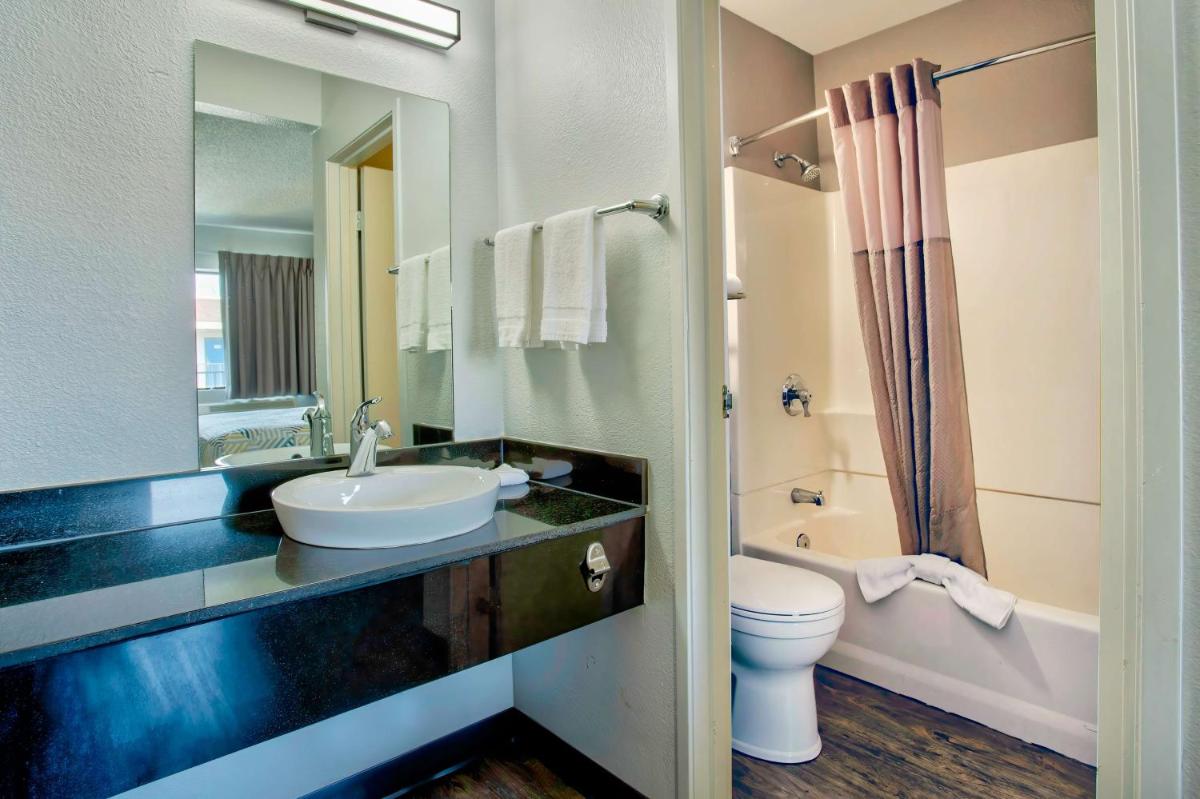 Motel 6-Salem, OR - Housity