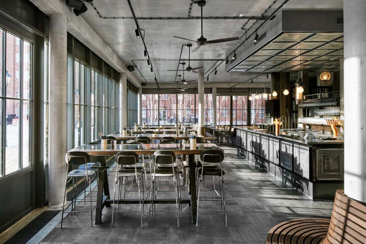 Ein Restaurant oder anderes Speiselokal in der Unterkunft Telegraphenamt