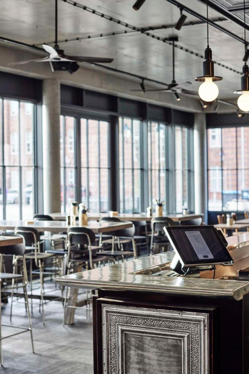 Ein Restaurant oder anderes Speiselokal in der Unterkunft Telegraphenamt