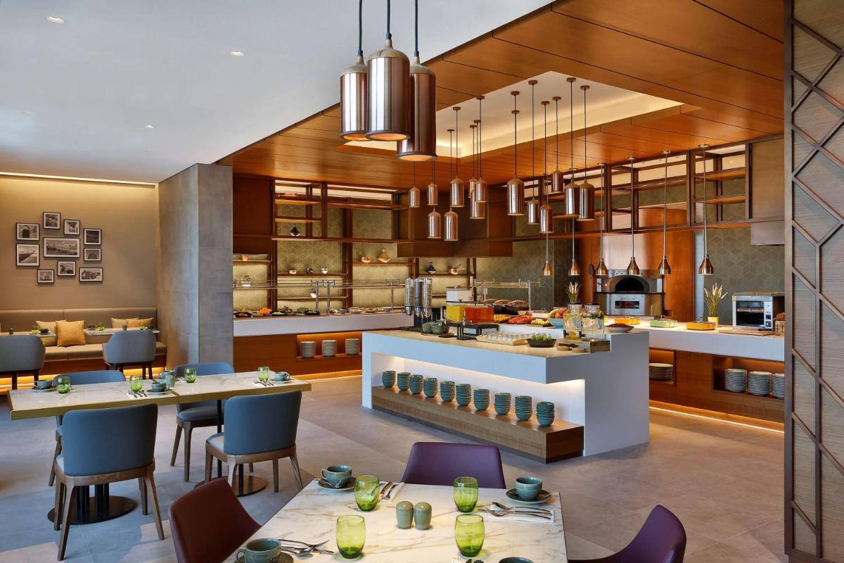 DoubleTree by Hilton Sharjah Waterfront Hotel And Residences - Housity