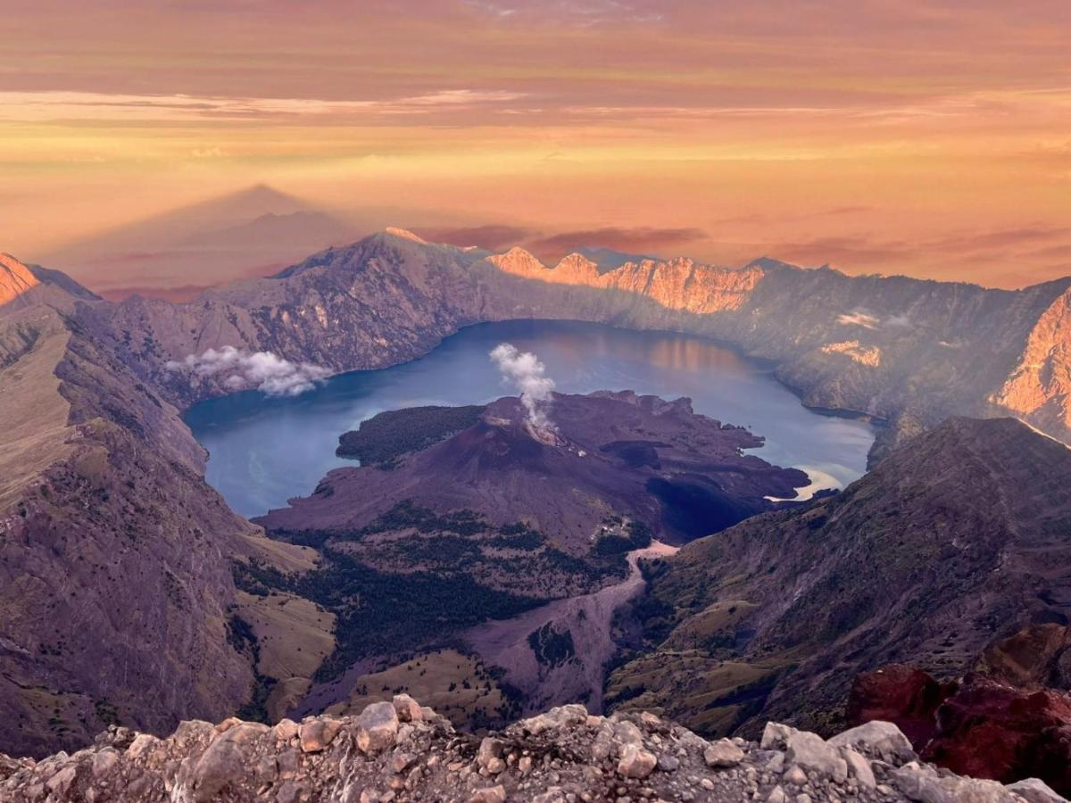Mount Rinjani Trekking 3 Days 2 Nights to Summit, Lake, Hotspring and Turn Back - Housity
