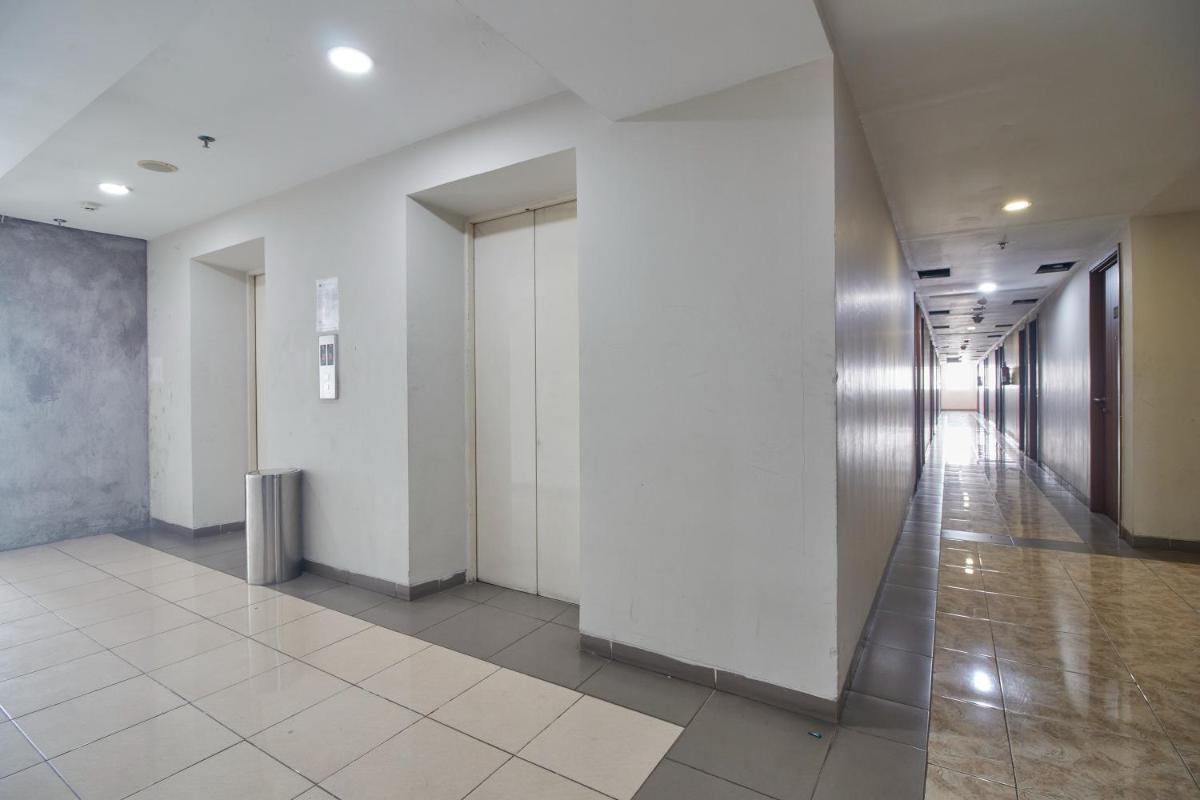 Apartment Green Lake View Ciputat by Celebrity Room - Housity