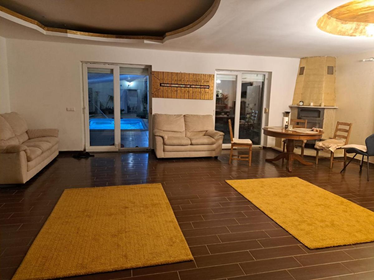 Magic Garden - Pool, Events, Free Parking - Housity