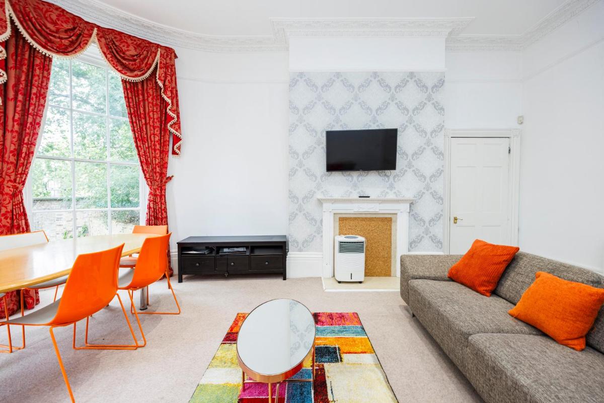 Suitetrails - Mansion House with Spacious Apartments close to Excel London and CanaryWharf
