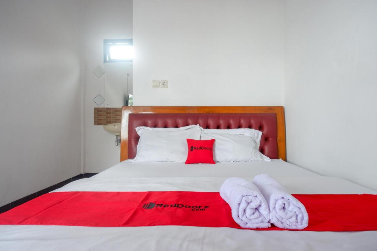 RedDoorz near Alun Alun Wonosobo 2 - Housity