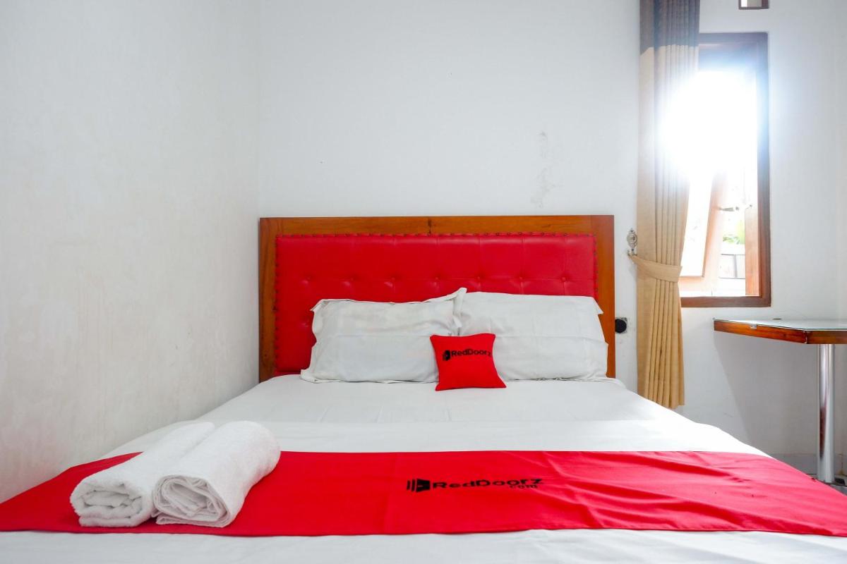 RedDoorz near Alun Alun Wonosobo 2 - Housity