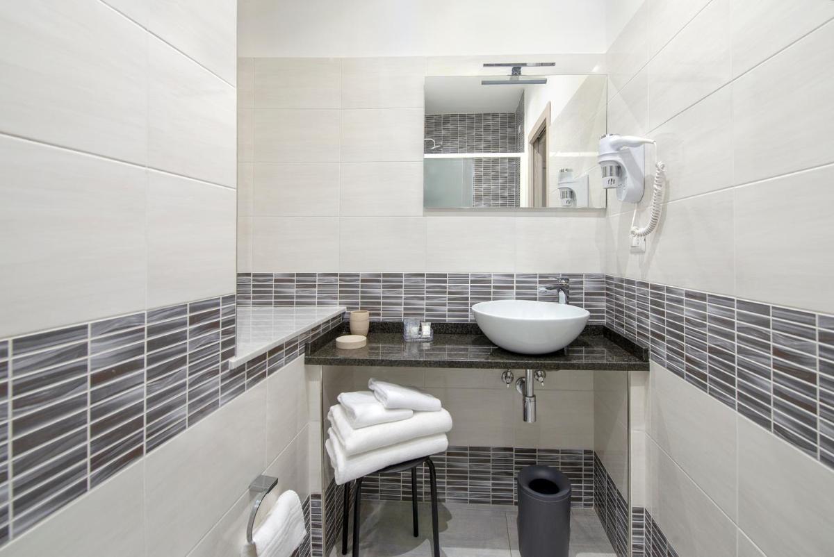 Hotel Assarotti - Housity