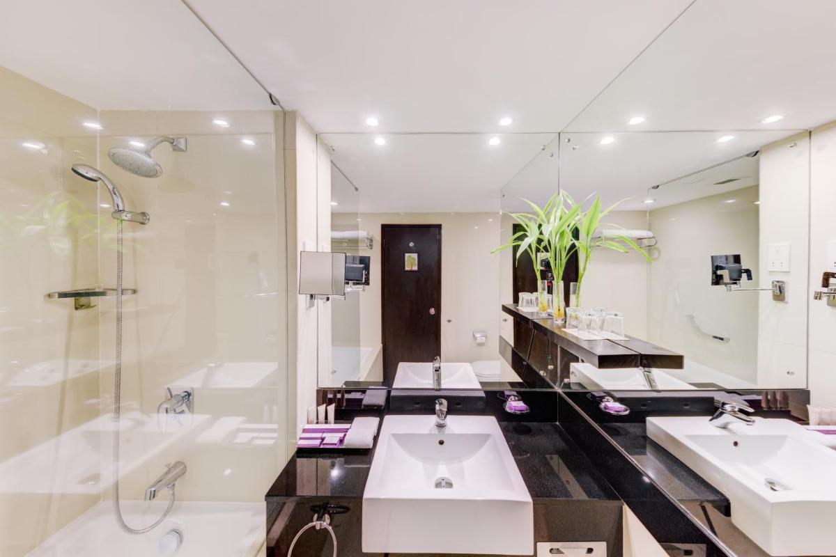 Cinnamon Lakeside - Housity
