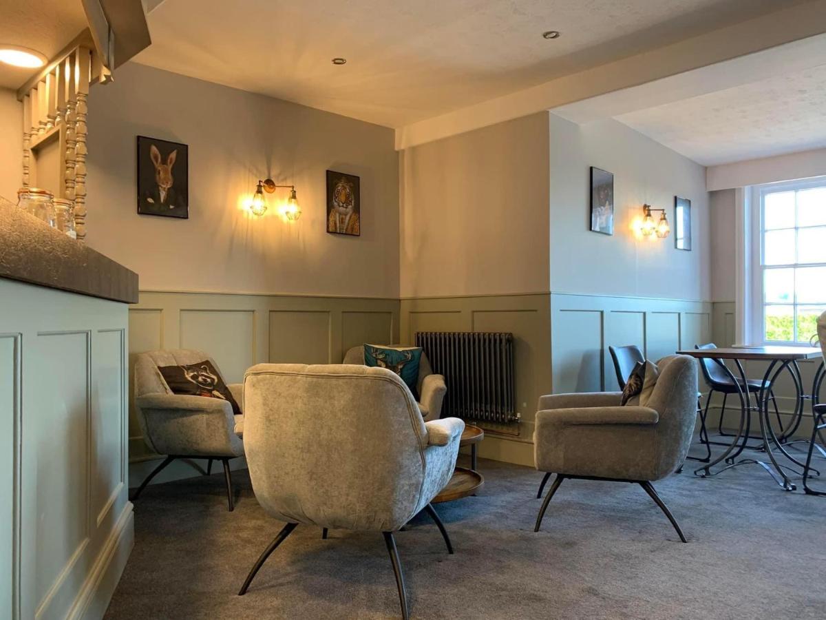 The Lion Hotel - Housity