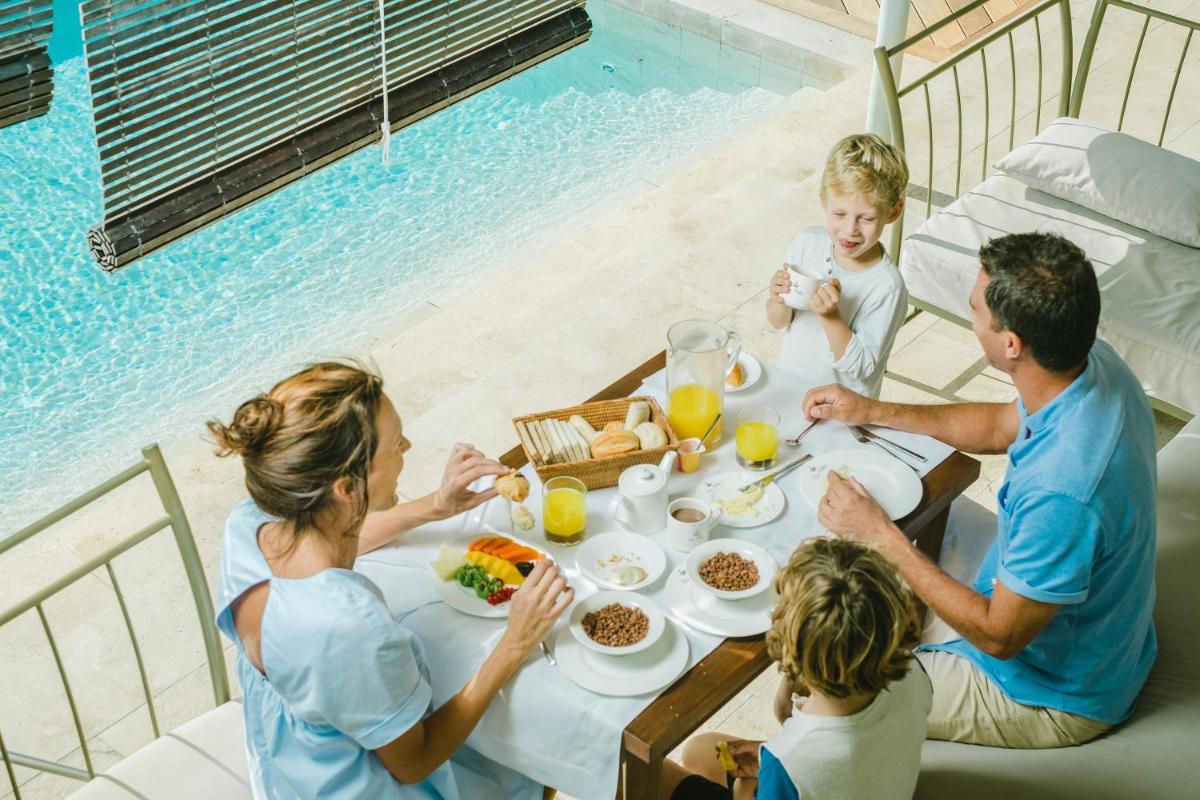 Comida en o cerca de este hotel