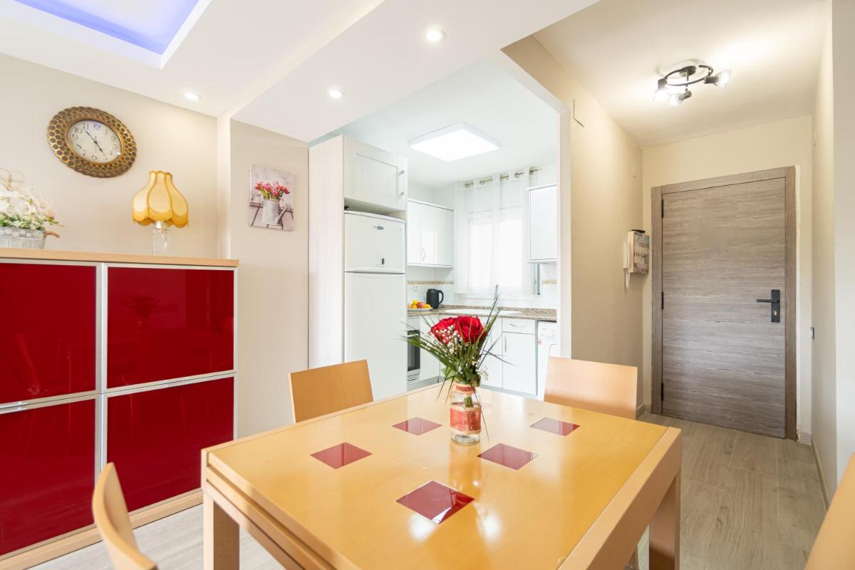 TuristMar - Acogedor apartamento a solo 50m de la Playa, Salou - Hizvo