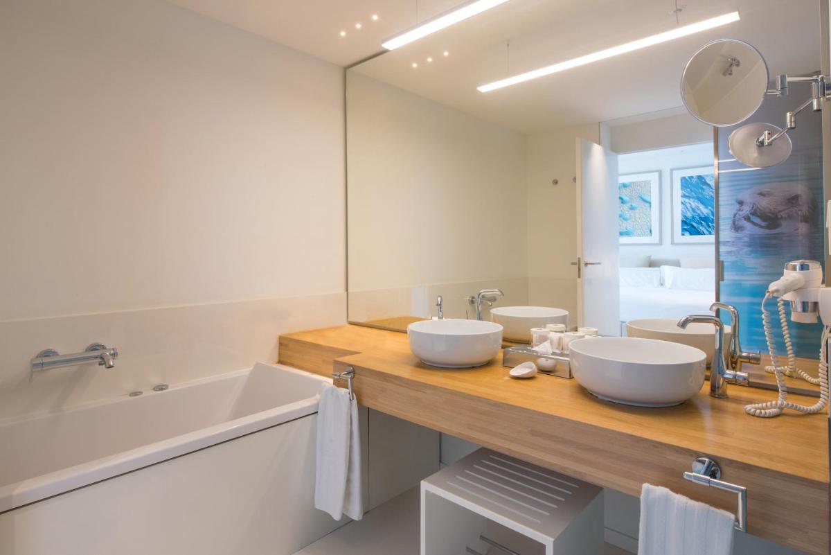 Un baño de JOIA Salomé by Iberostar -Adults Only