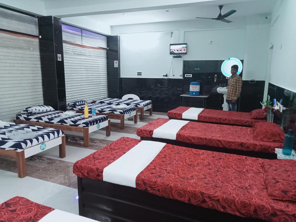 P.G Rooms & Dormitory - Housity