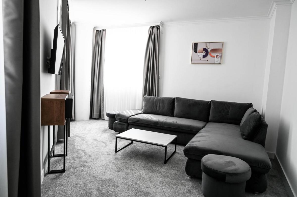 Hotel LIBERO Delchevo - Housity