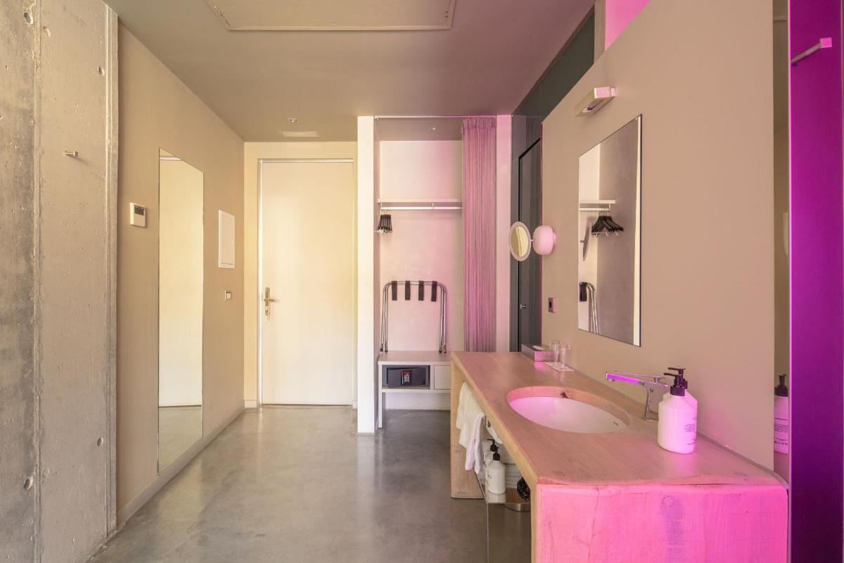 Un baño de Hotel Viura