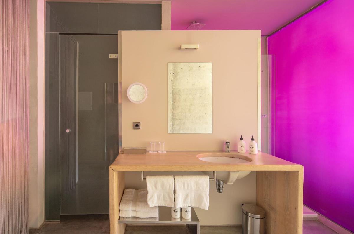 Un baño de Hotel Viura