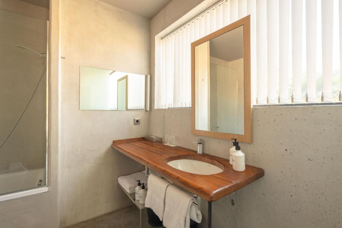 Un baño de Hotel Viura