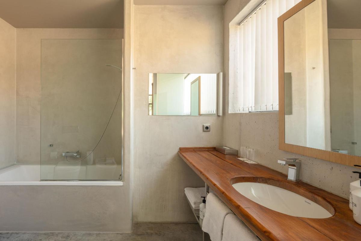 Un baño de Hotel Viura